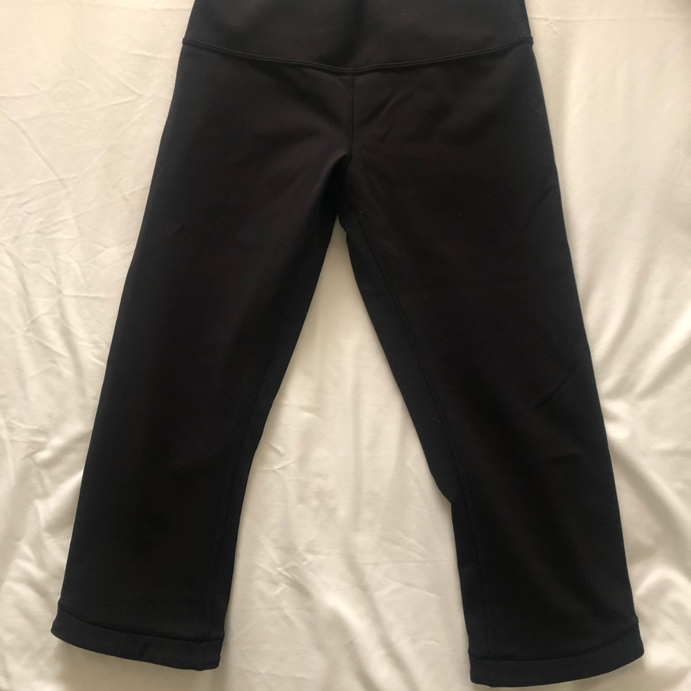 Lululemon High Rise Yoga Capris / Tights - Picture 3 of 3
